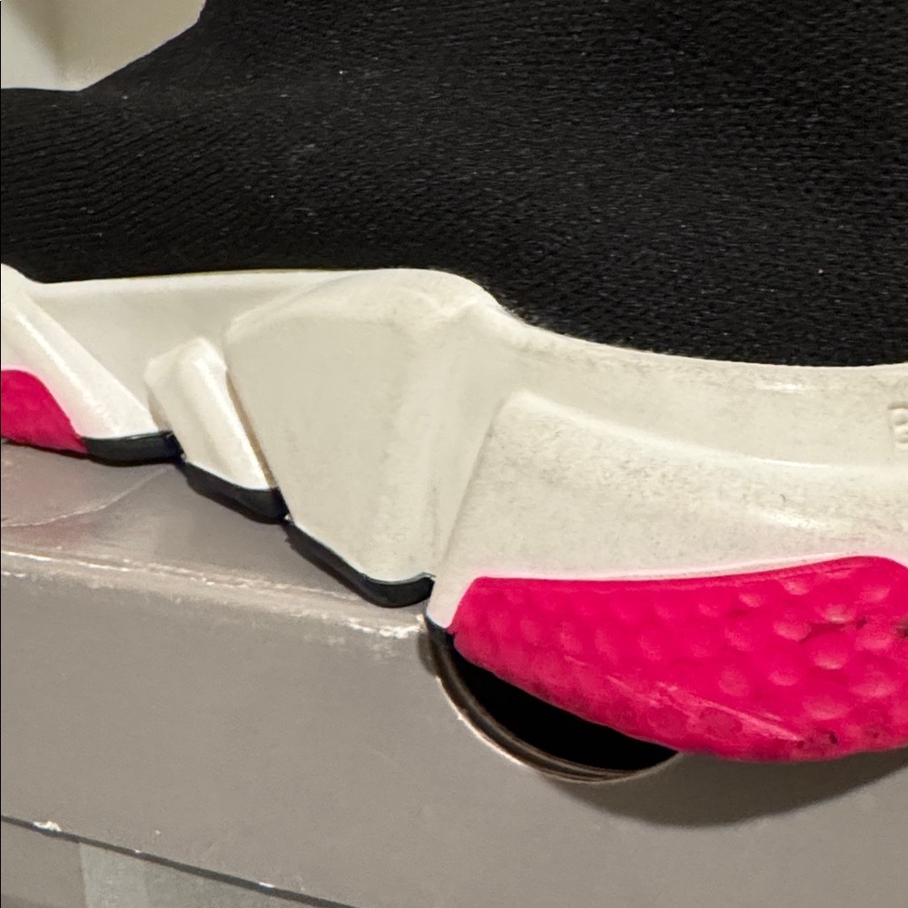 Balenciaga Women's Black and Pink ‘ Speed’ Trainers - Picture 8 of 17